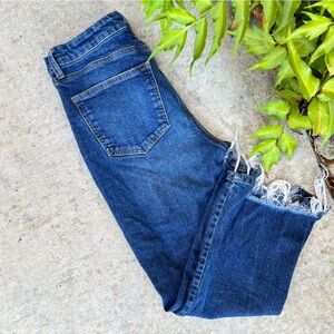 No Boundaries Cropped and Frayed Jeans